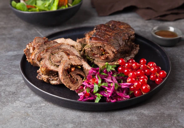Рецепт «Мясной рулет с вялеными томатами и шпинатом» Рецепт «Мясной рулет с вялеными томатами и шпинатом»