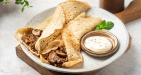 Постные блины из цельнозерновой муки с гречкой и грибами