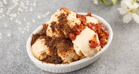 Домашнее мороженое с маскарпоне и солёными топпингами