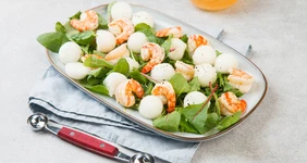Салат с дыней и креветками