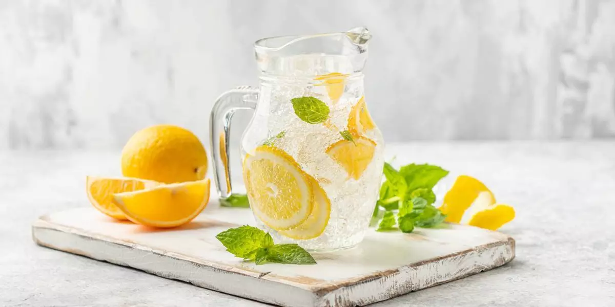 Простые рецепты: домашние лимонады для жаркого лета