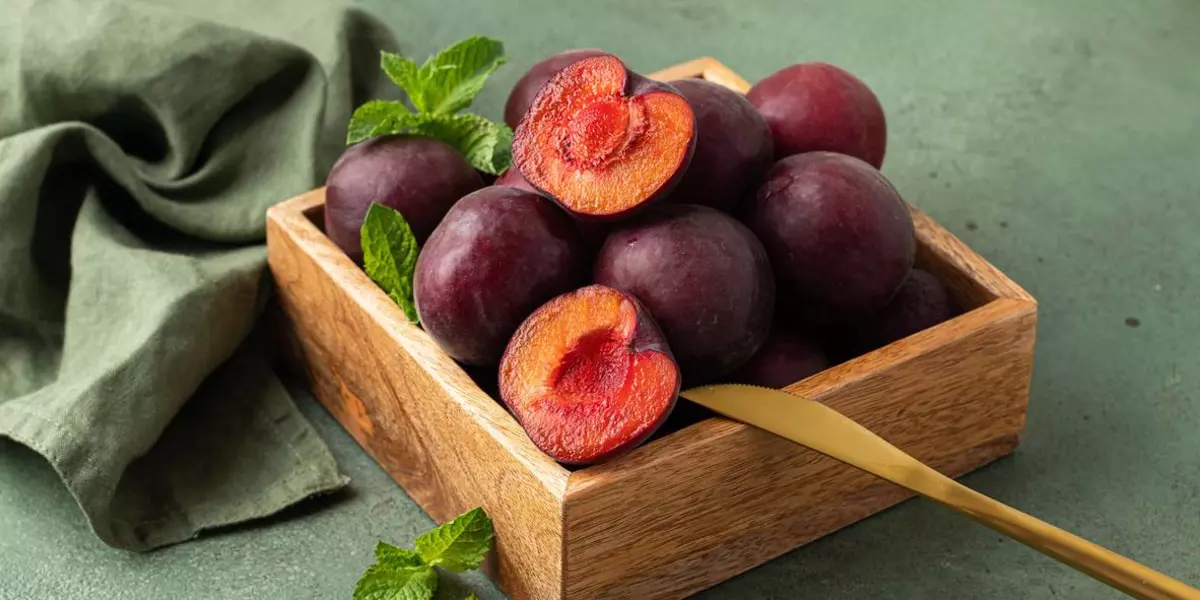Чёрные абрикосы и фруктово-ягодный лёд с корицей: новинки недели