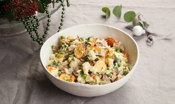 Оливье с копчёными яйцами и языком, шаг 4/4