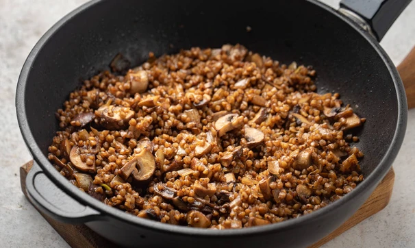 Постные блины из цельнозерновой муки с гречкой и грибами, шаг 4/5