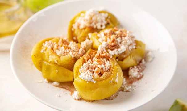 Запечённые яблоки с творогом и орехами, шаг 4/4