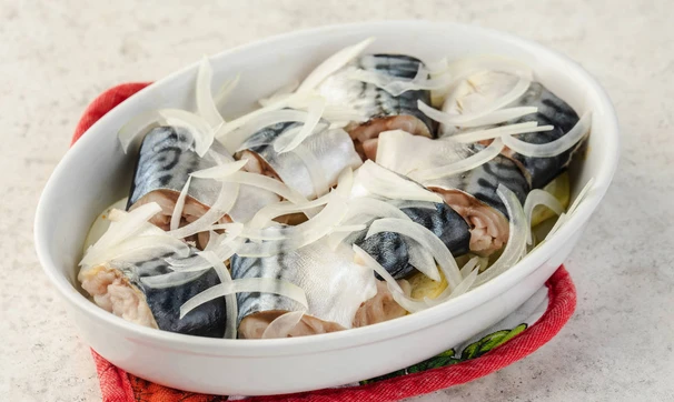 Скумбрия, запечённая с овощами, шаг 3/5