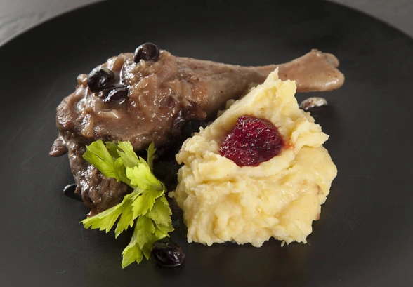 Рецепт «Утка с брусникой и пюре из яблок и картофеля» Рецепт «Утка с брусникой и пюре из яблок и картофеля»