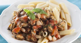 Паста с мидиями и белой фасолью