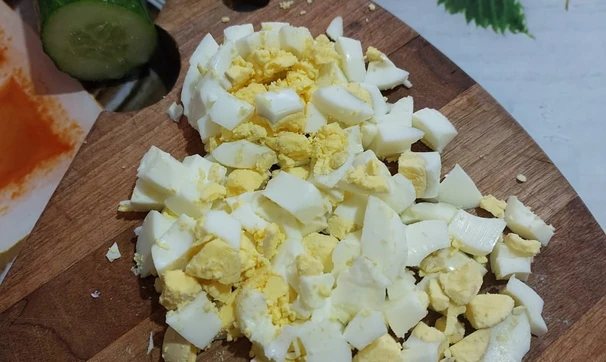 Простой салат из кальмаров, шаг 1/6