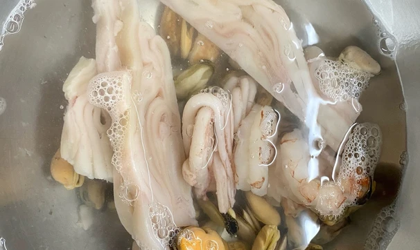 Паста с коктейлем из морепродуктов в сливочном соусе, шаг 1/6