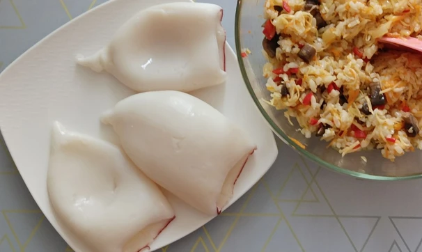 Кальмары, фаршированные грибами, рисом и сыром, шаг 7/8